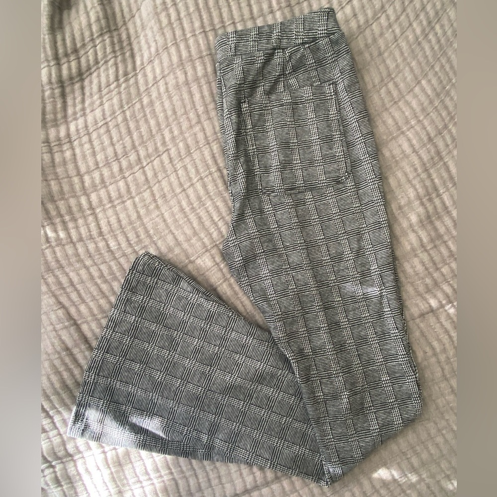 Wide Leg Trousers w/ Pockets!